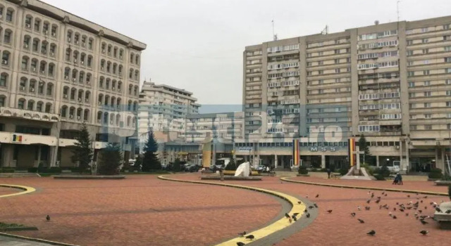 4 Rooms, Spacious downtown apartment in Pitesti, Забронировать Апартаменты/квартира Отели Арджеш с парковкой, Парковка
