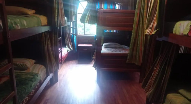 Кровать в общем номере Hostal D´Mathias