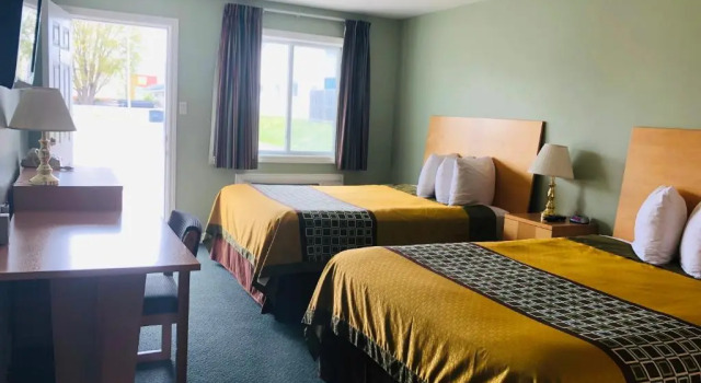 Четырёхместный номер Standard Perth Plaza Inn & Suites