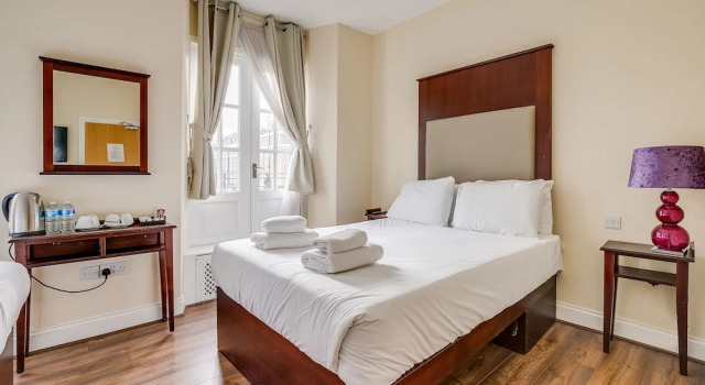 Четырёхместный номер Deluxe с балконом Belmont Hotel