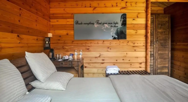 Коттедж с балконом и с частичным видом на море Lotus Sutra Beachfront Resort