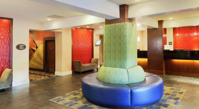 DoubleTree by Hilton Norwalk, Забронировать Отель Норволк штат Коннектикут