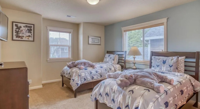 Spacious Outdoor Oasis with Hot Tub and Entertainment - Exquisite Beach Retreat, Prenota Hotel Hotel a Oregon con parcheggio, Parcheggio