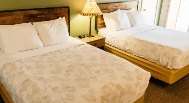 Четырёхместный номер Deluxe с видом на внутренний двор Brown County Inn