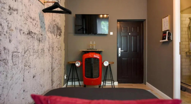 THE MINI INDUSTRIAL. Small Magheru Studio