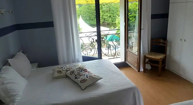 Auberge Les Tilleuls, Rezervovat Hostel Vincelottes Yonne's wine road