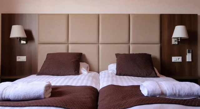 Четырёхместный номер Standard Logis Hotel Restaurant Le Cara Sol