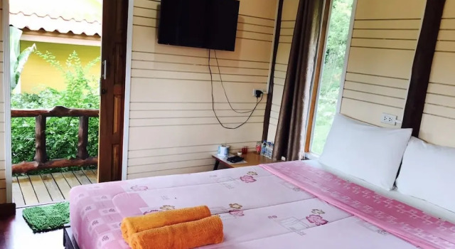 Бунгало Superior с балконом и с видом на сад Sang Un Bungalow