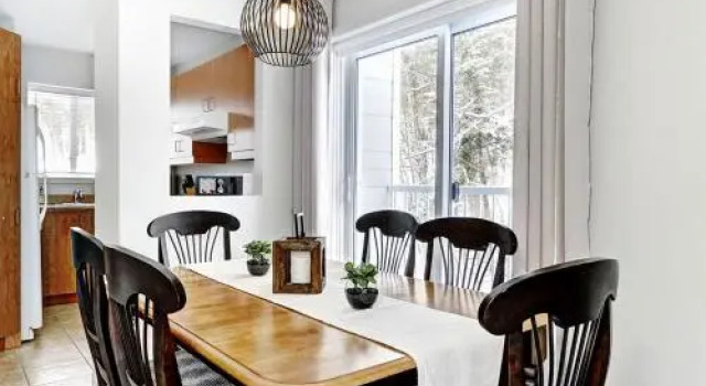 Chalet 33 Chemin du Hameau #204, Book Chalet Hoteller i Stoneham med parkering, nær Stoneham Golf Club, Parkering