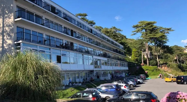 Stunning Beach Front Apartment in Caswell Swansea, Забронировать Апартаменты/квартира Суонси Полуостров Гоуэр, рядом с Gower Surfing School