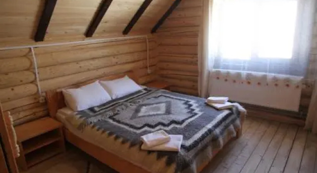 Cottage Oberig, Book Feriehus Hoteller i Jablonitsa med parkering, Parkering