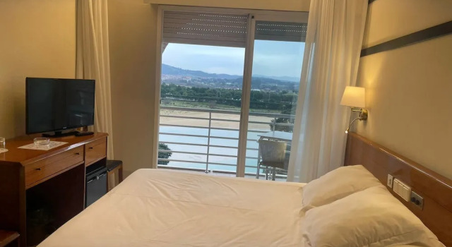 Семейный номер Standard с балконом Hotel Olimpo