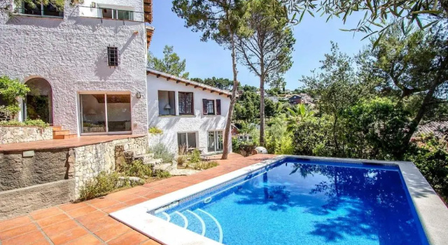 Вилла Catalunya Casas Majestic Villa and Views , 30km to Barcelona