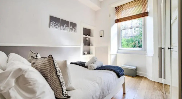 1 Bedroom Next to Scottish Parliament, Забронировать Отель Эдинбург Midlothian, рядом с Холирудское абатство