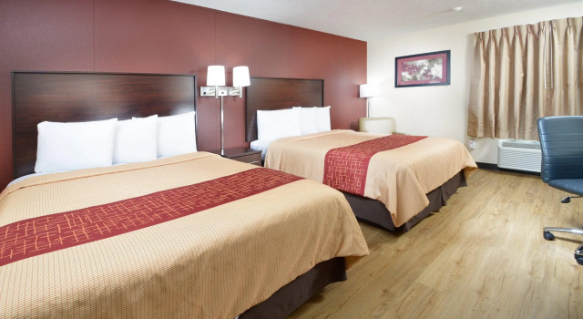 Четырёхместный номер Deluxe Red Roof Inn Paducah
