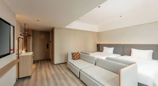 Четырёхместный номер Standard Holiday Inn Express Guiyang Downtown by IHG