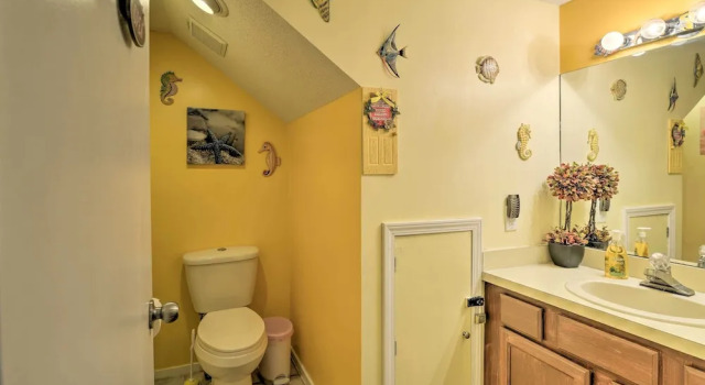 Апартаменты 1 Block to Shore: Family Condo in Myrtle Beach!