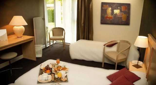 Трёхместный номер Standard Le relais fleuri, Hôtel et restaurant Logis - Avallon