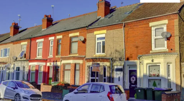5 Bedroom - 5 Bathroom House By Passionfruitproperties close to Coventry City Centre with Free Wi-fi and garden - 34HRC