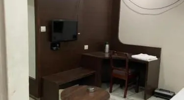Hotel Suncity, Забронировать Отель Отели Аллахабад 5 звезд, 5*