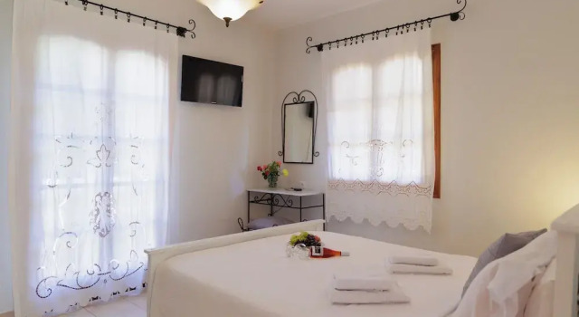 LITHOS by the sea, Book Apartment Hotels in Lakonia with a Pool, Swimming Pool