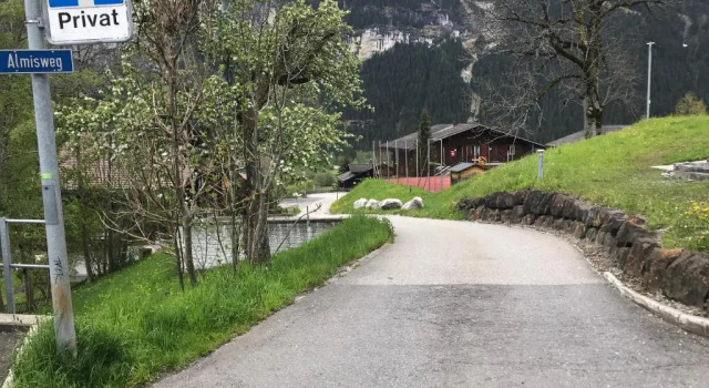 Casa Almis, Grindelwald, Забронировать Отель Отели Гриндельвальд с парковкой, рядом с Горнолыжный подъемник Фирстбан, Парковка