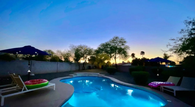 The Scott With Heated Pool by Homeslice Stays, Забронировать Дом для отпуска Отели Скотсдейл с парковкой, Парковка