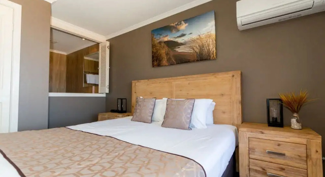 Двухместный люкс Executive с балконом Beach Haven Executive Apartments