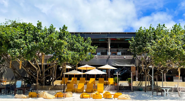 Курортный отель LaLune Beach Resort
