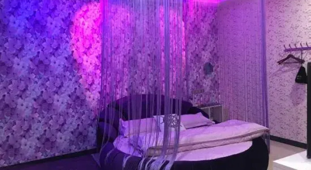 Shizong Sunshine Love Nest Theme Hotel, Rezerwuj Hotel Hotele w Qujing z parkingiem, Parking