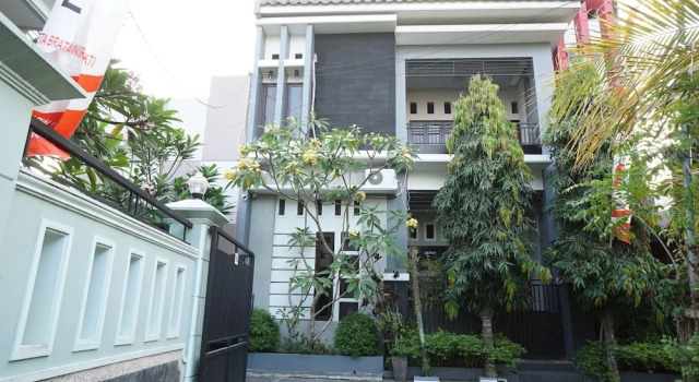 OYO Life 93045 Kost Putra Bu Ketut