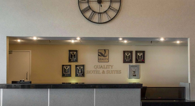 Quality Hotel & Suites, Varaa Hotelli  