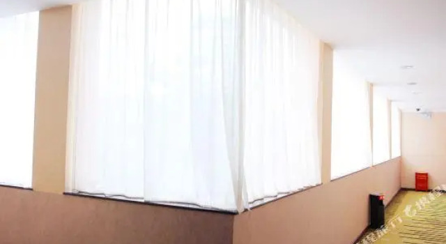 March Yangchun Business Hotel, Prenota Hotel Hotel a Hubei con parcheggio, Parcheggio