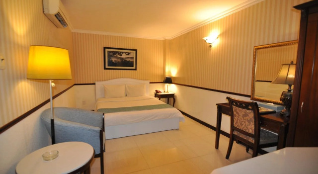 Sunflower Hotel District 10