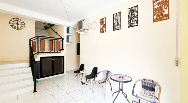 Graha Indah Ngagel Surabaya RedPartner, Réserver Hôtel Wonokromo Java oriental