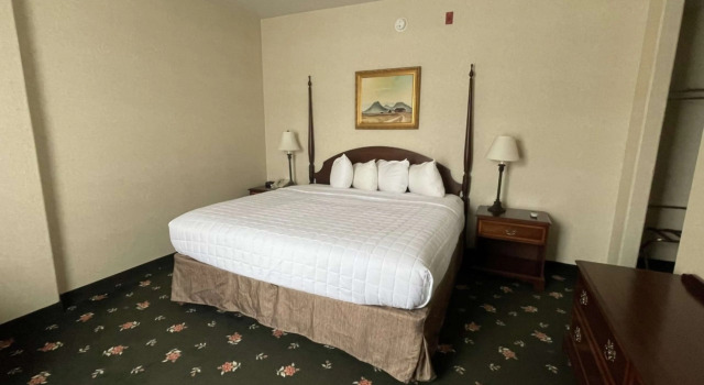 Двухместный люкс с 2 комнатами SureStay Hotel by Best Western Eureka