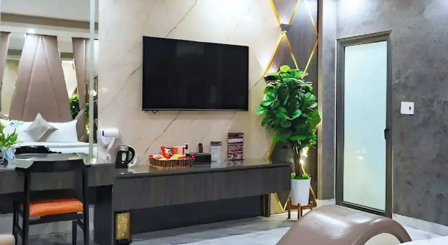 GRAD Queen Luxury Hotel