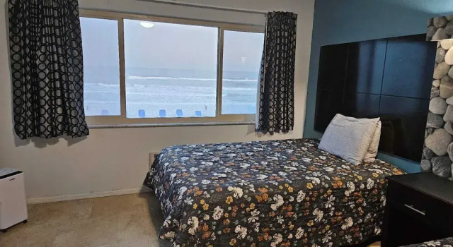 Четырёхместный номер Standard oceanfront Driftwood Beach Motel