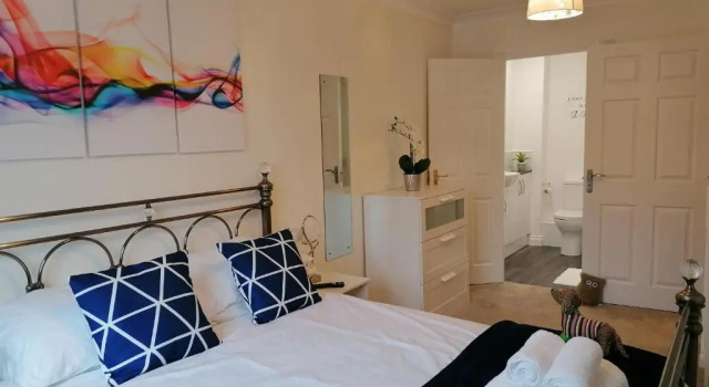 Luxury Modern 2 Bed Apartment, FREE UNDERCROFT PARKING 2,1m max, Varaa Huoneisto Asunnot kohteessa Merseyside, Huoneisto