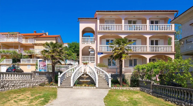 Beautiful Apartment in Lopar With 3 Bedrooms and Wifi, Prenota Appartamento Hotel a Isole Quarnerine con parcheggio, Parcheggio