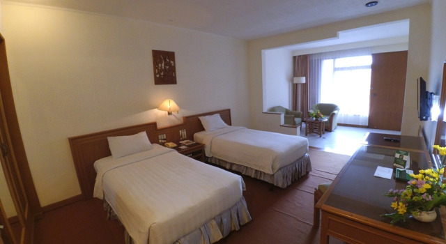 Camera Deluxe Purnama Hotel