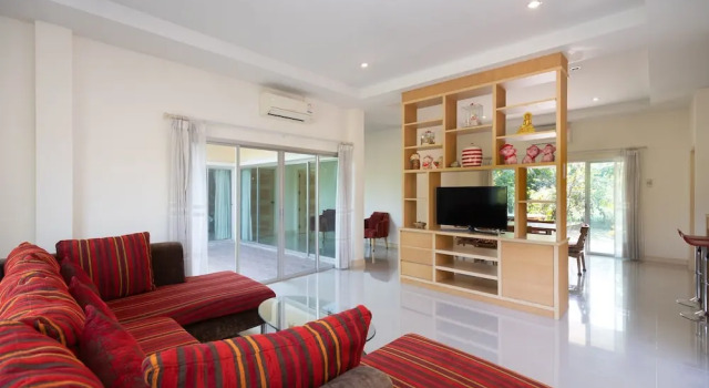 Коттедж с 3 комнатами Thara Cholapruek Resort