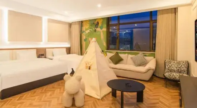 Familie cort cu vedere la munte Bonjour Riverside Hotel
