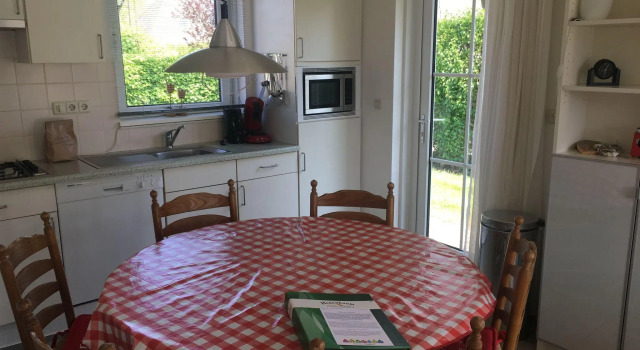 Detached bungalow with microwave and WiFi, within nature, Buchen Sie Hotel Earnewâld 