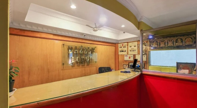 OYO 26562 Dazzle Lodge, Rezerwuj Hotel Begumpet 