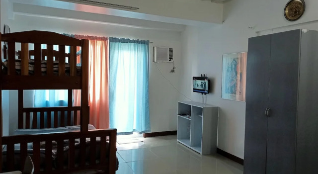 Четырёхместный семейный номер Standard с балконом и с видом на город Angel Travellers Transit House