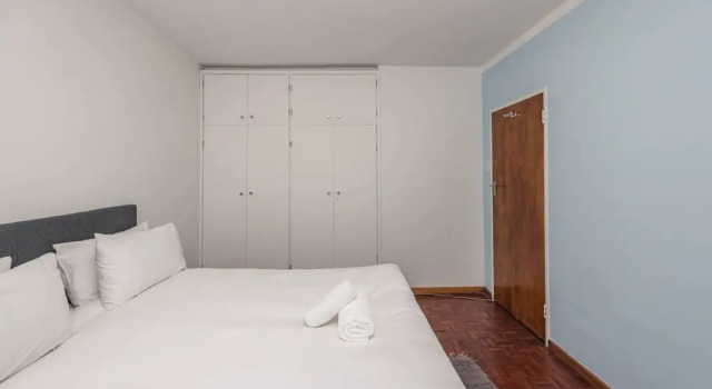 Centrally Located 2 Bedroom Apartment in Cape Town, Забронировать Апартаменты/квартира Отели Кейптауна с парковкой, рядом с South African Museum And Planetarium, Парковка