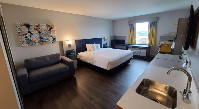 Двухместный люкс Microtel Inn & Suites by Wyndham Milford