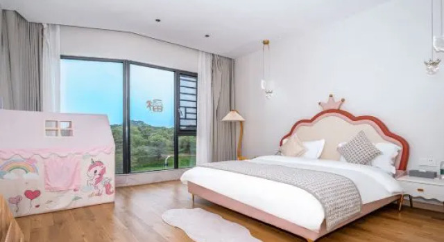 Люкс с 3 комнатами с балконом Guangzhou Yijianzhuang