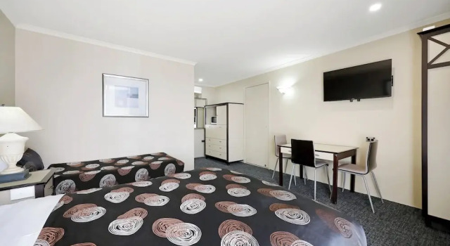 Четырёхместный номер Executive Comfort Inn On Raglan